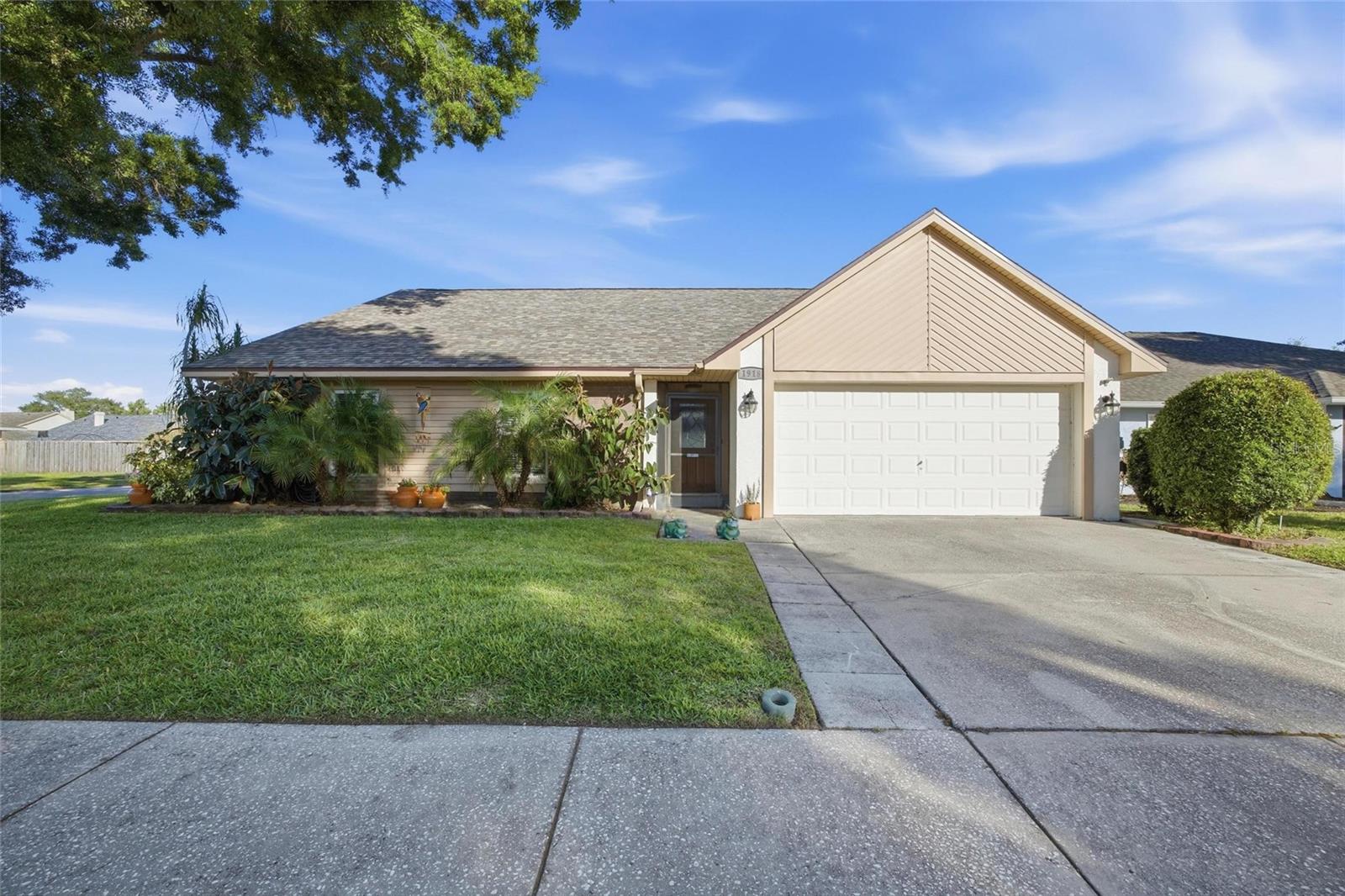 Single Family Residence in BRANDON, FL - Daniel Dourado