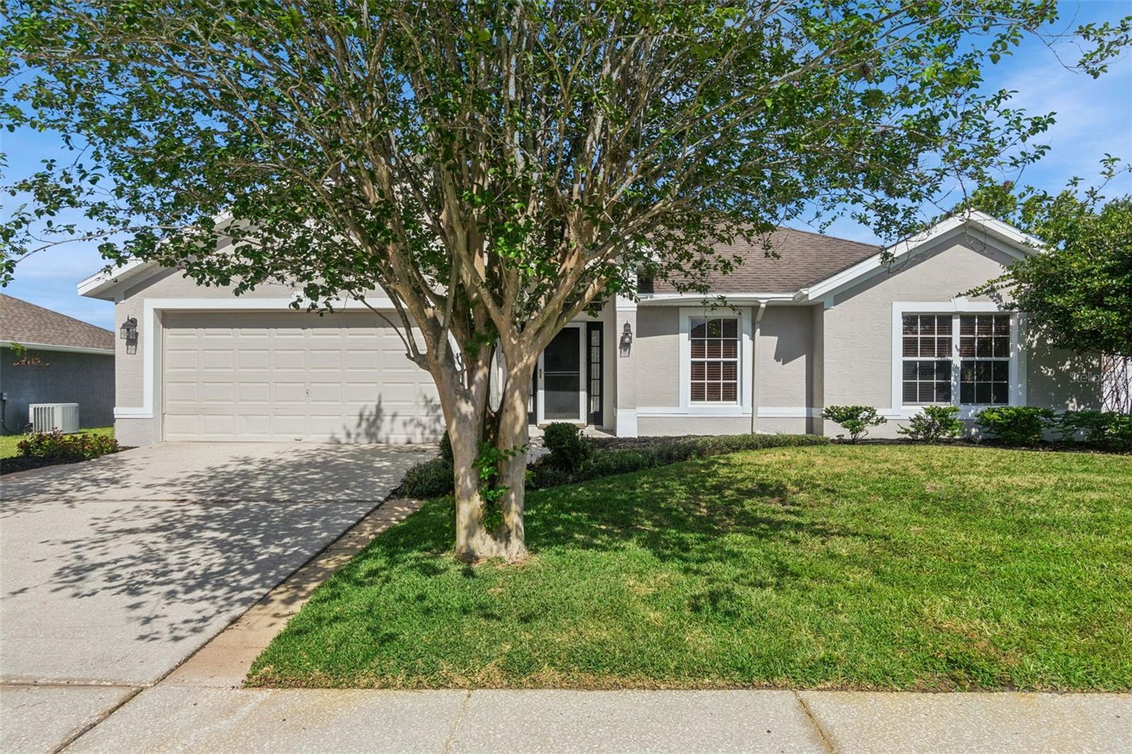 Single Family Residence in WINTER GARDEN, FL - Daniel Dourado