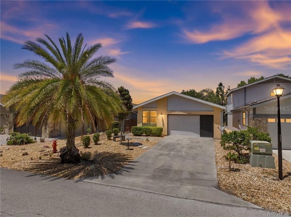 Single Family Residence em HOMOSASSA, FL - Daniel Dourado