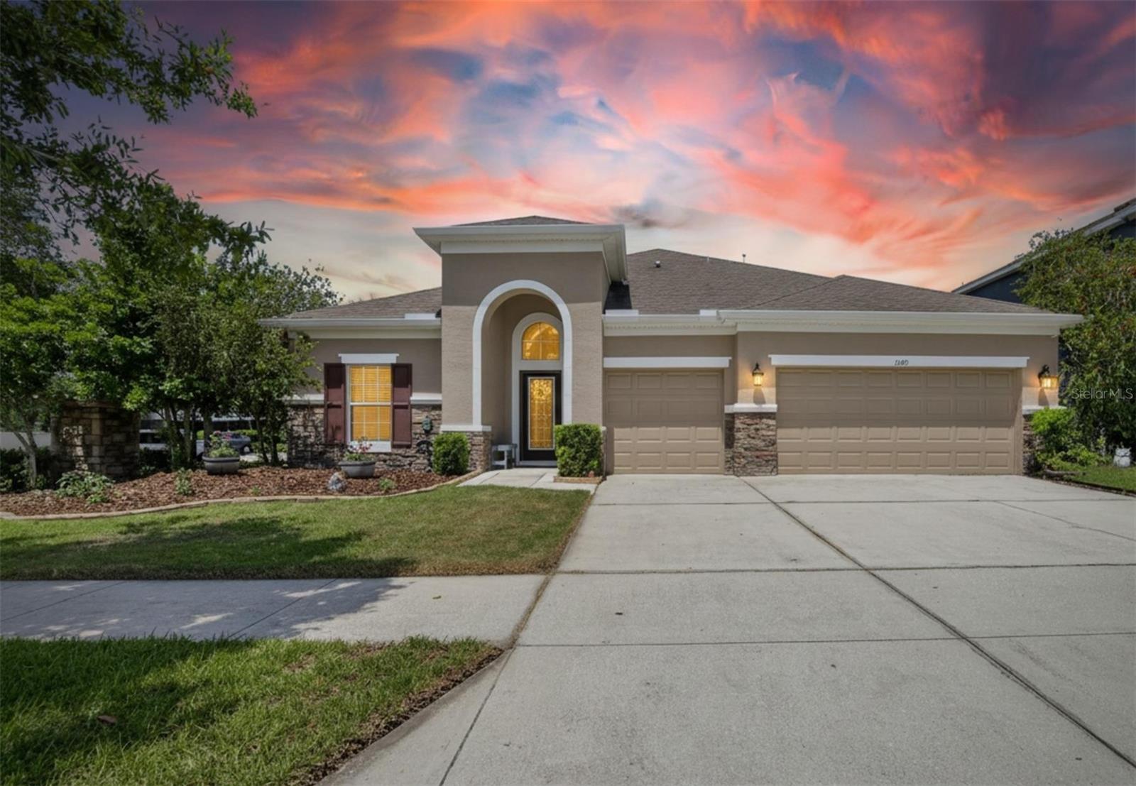 Single Family Residence in LITHIA, FL - Daniel Dourado