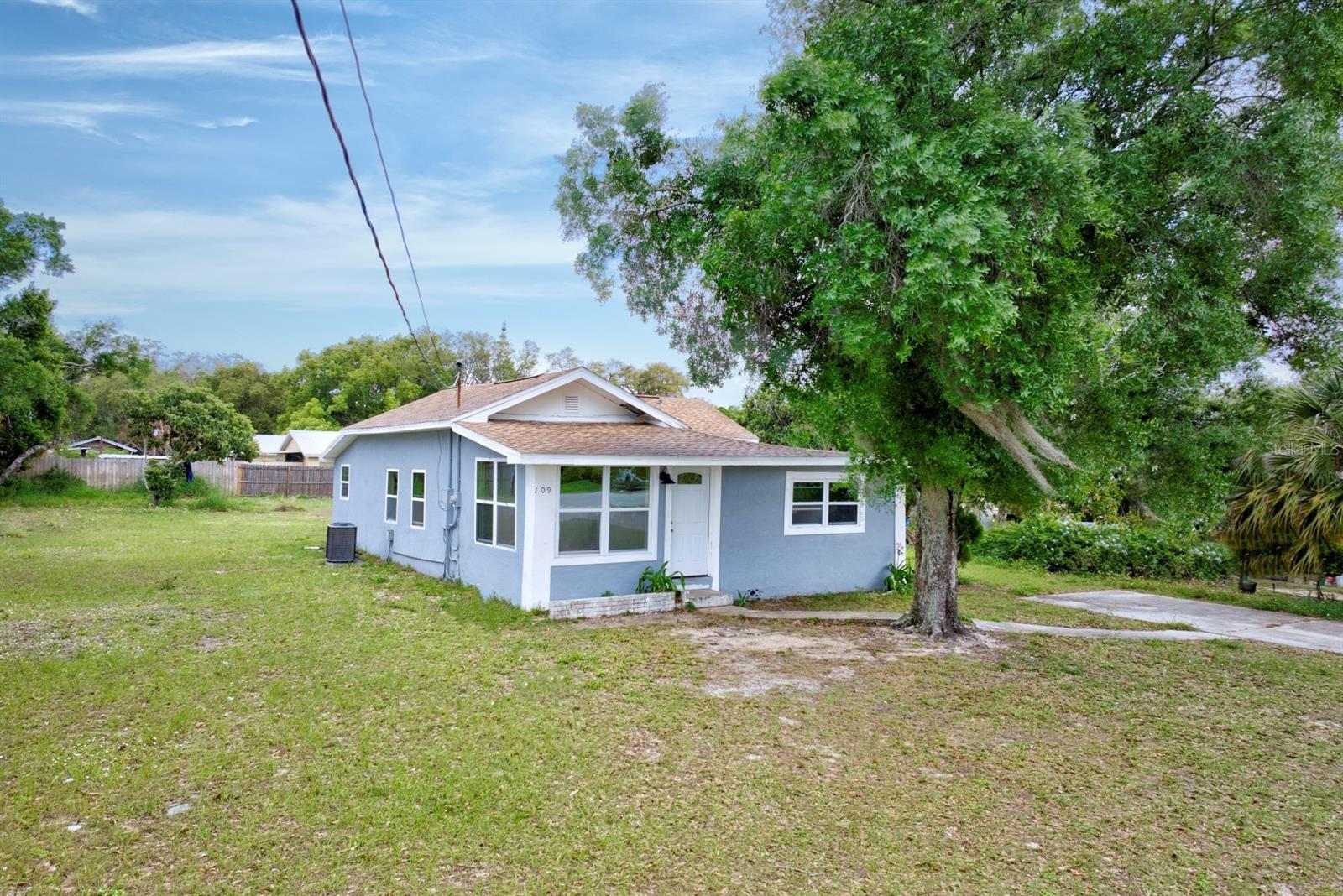 Single Family Residence in AVON PARK, FL - Daniel Dourado