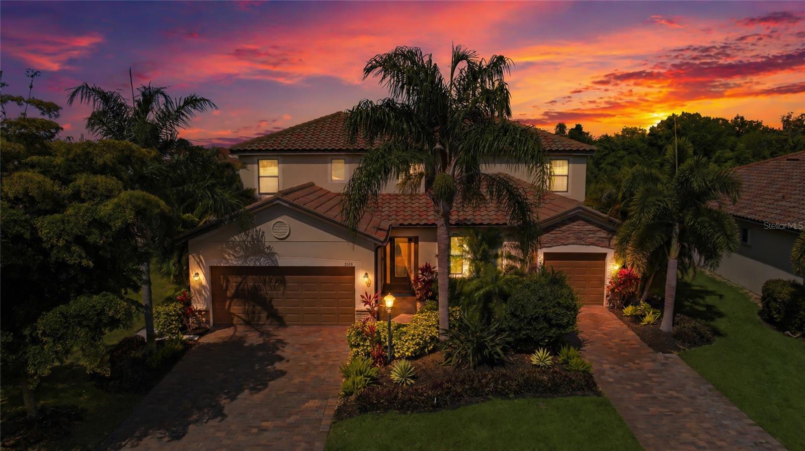 Single Family Residence in BRADENTON, FL - Daniel Dourado