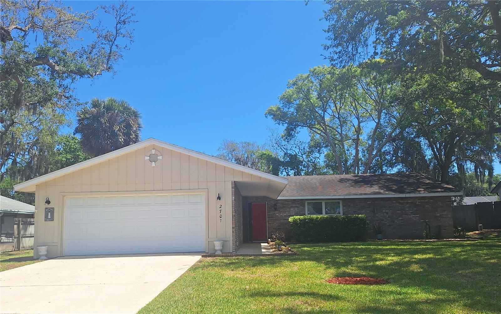Single Family Residence in EDGEWATER, FL - Daniel Dourado