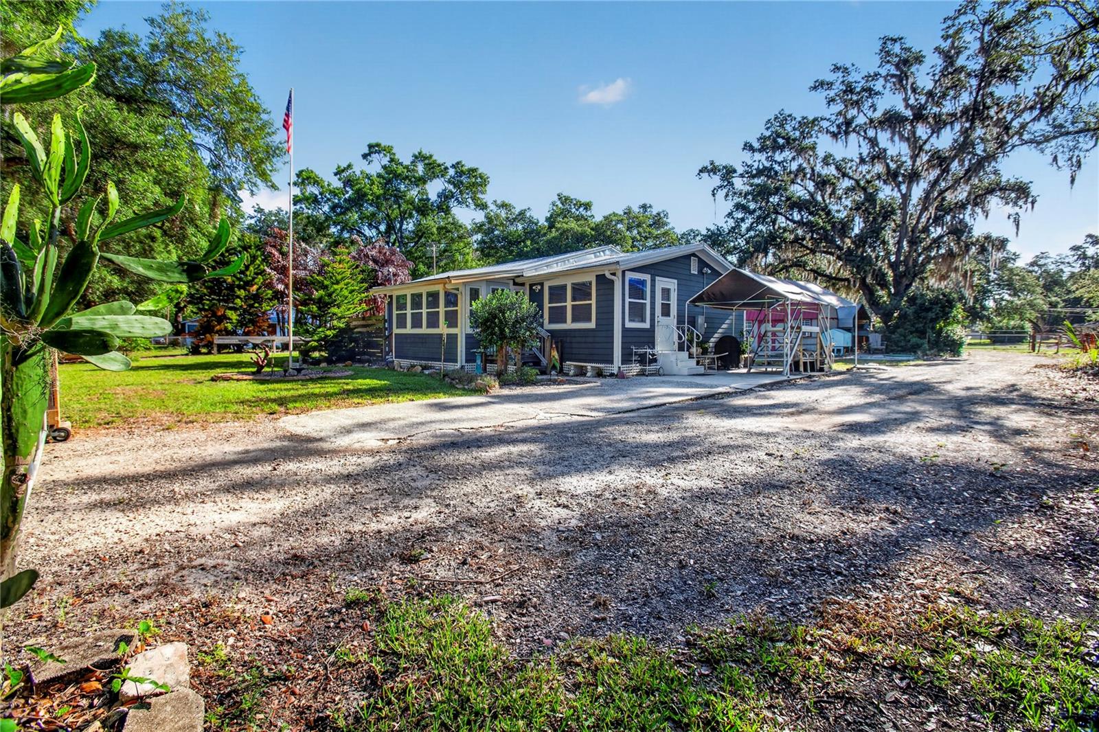 Single Family Residence em THONOTOSASSA, FL - Daniel Dourado