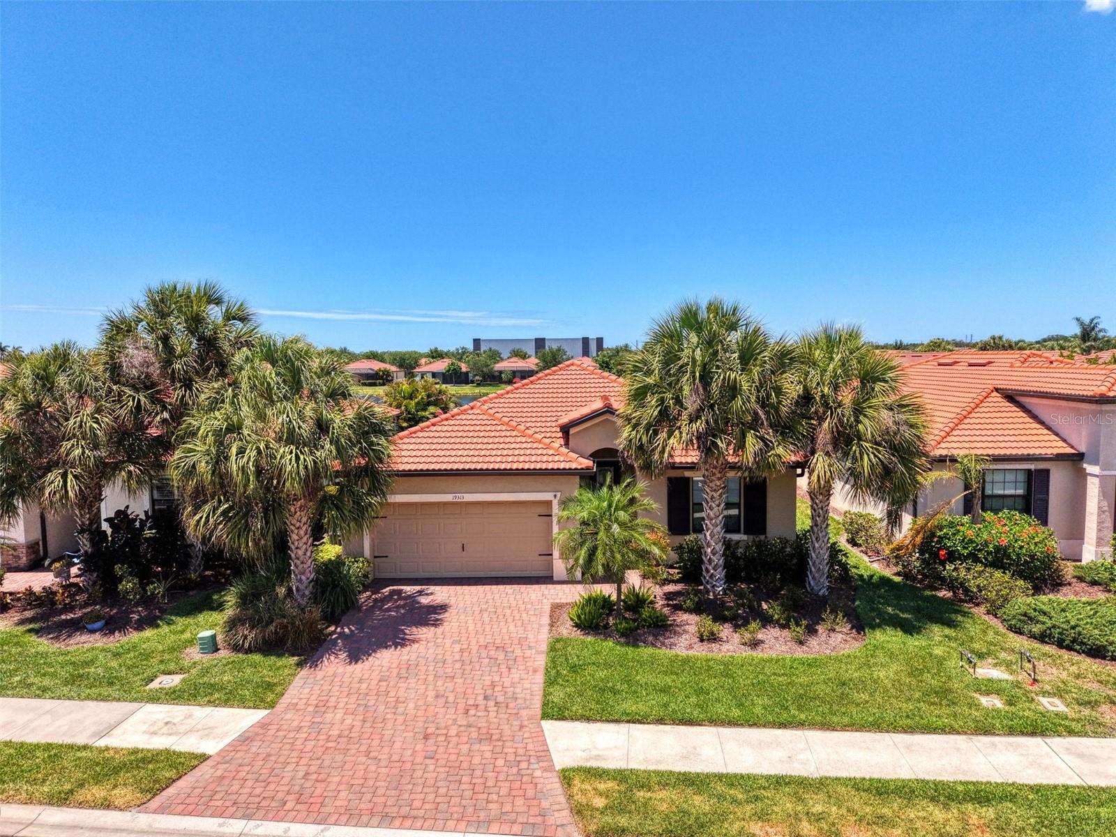 Single Family Residence in VENICE, FL - Daniel Dourado