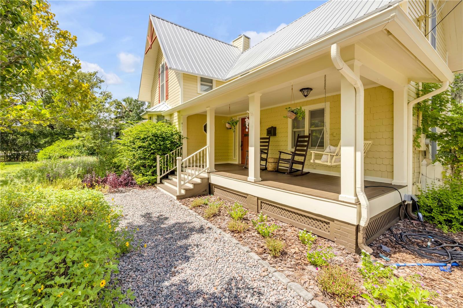 Single Family Residence in DELAND, FL - Daniel Dourado