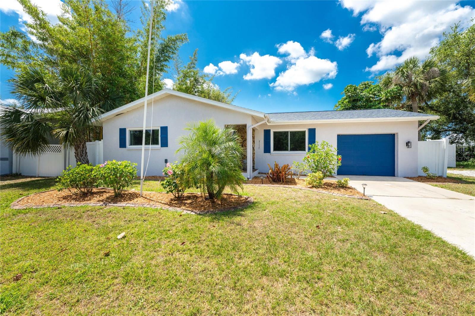 Single Family Residence em PORT CHARLOTTE, FL - Daniel Dourado