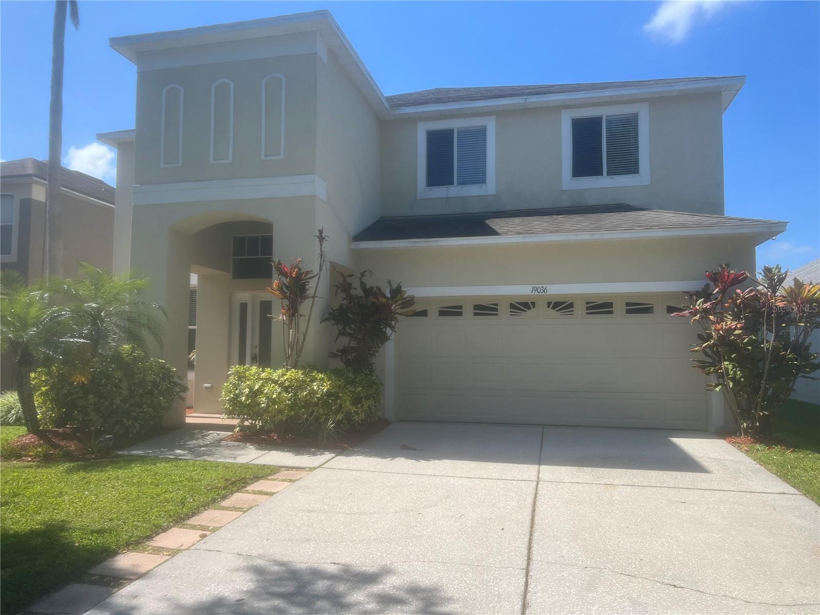 Single Family Residence in LUTZ, FL - Daniel Dourado