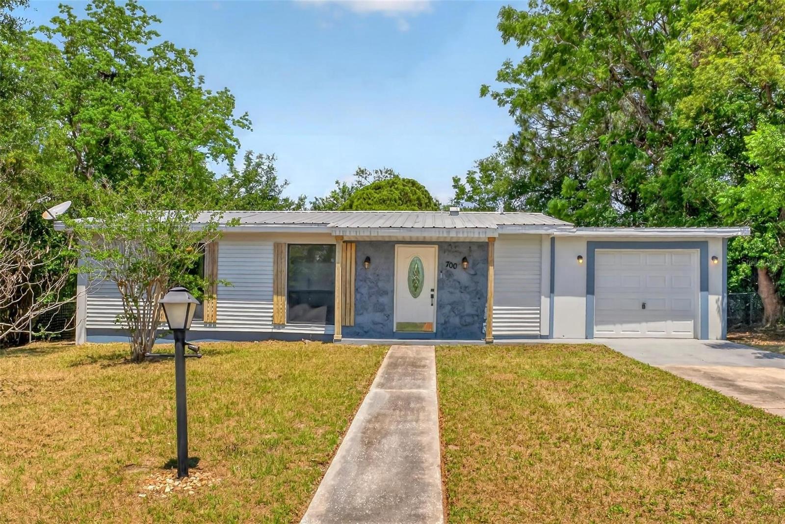 Single Family Residence in DELTONA, FL - Daniel Dourado