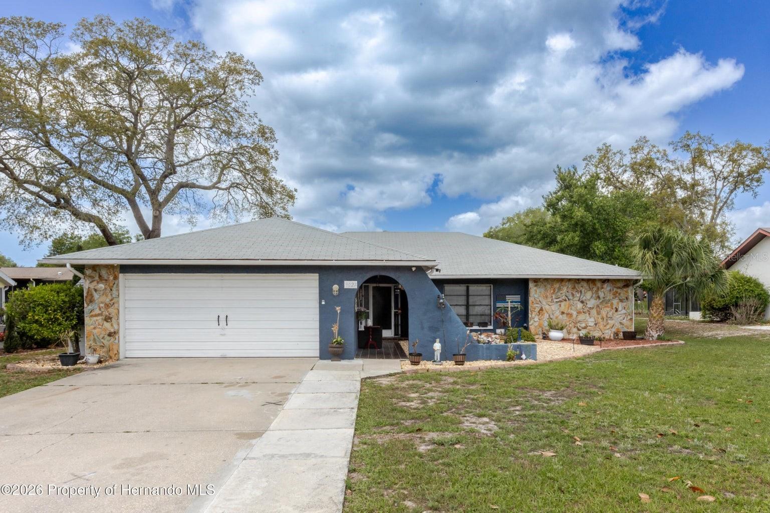 Single Family Residence em WEEKI WACHEE, FL - Daniel Dourado