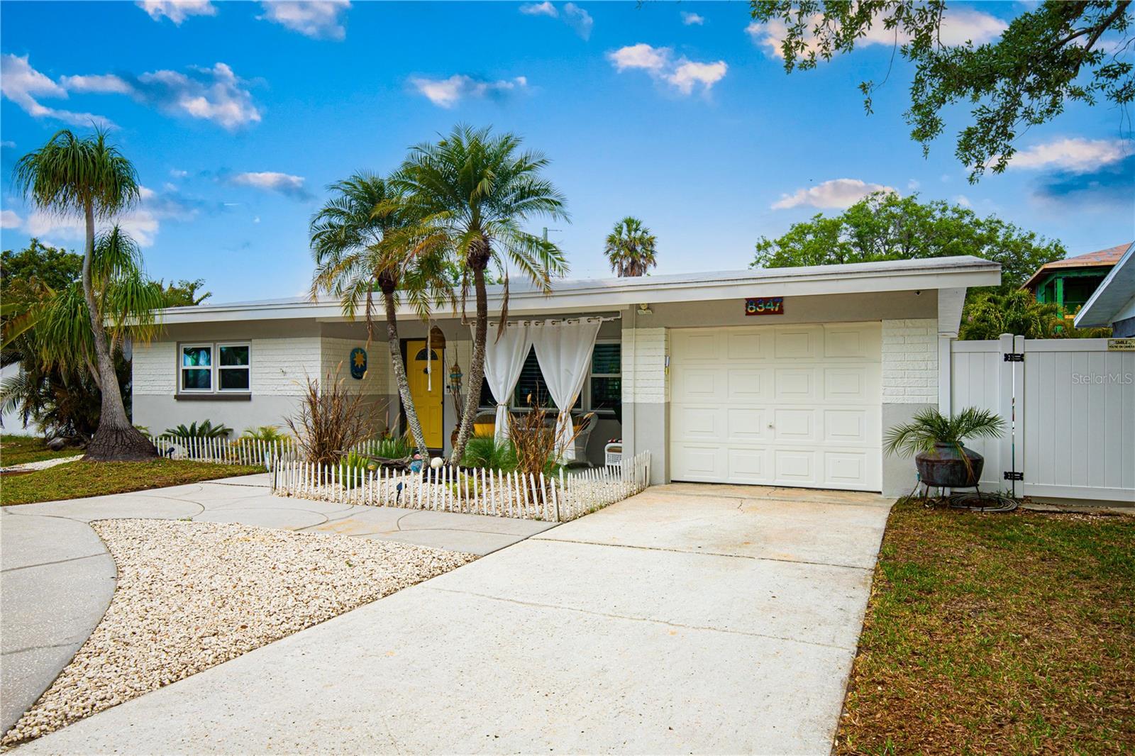 Single Family Residence em ST PETERSBURG, FL - Daniel Dourado