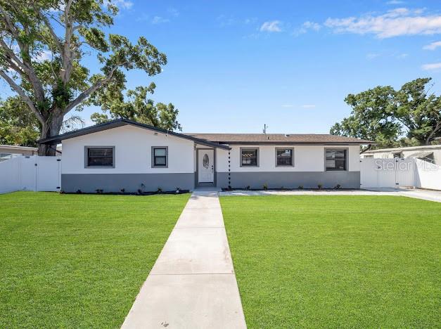 Single Family Residence em PINELLAS PARK, FL - Daniel Dourado