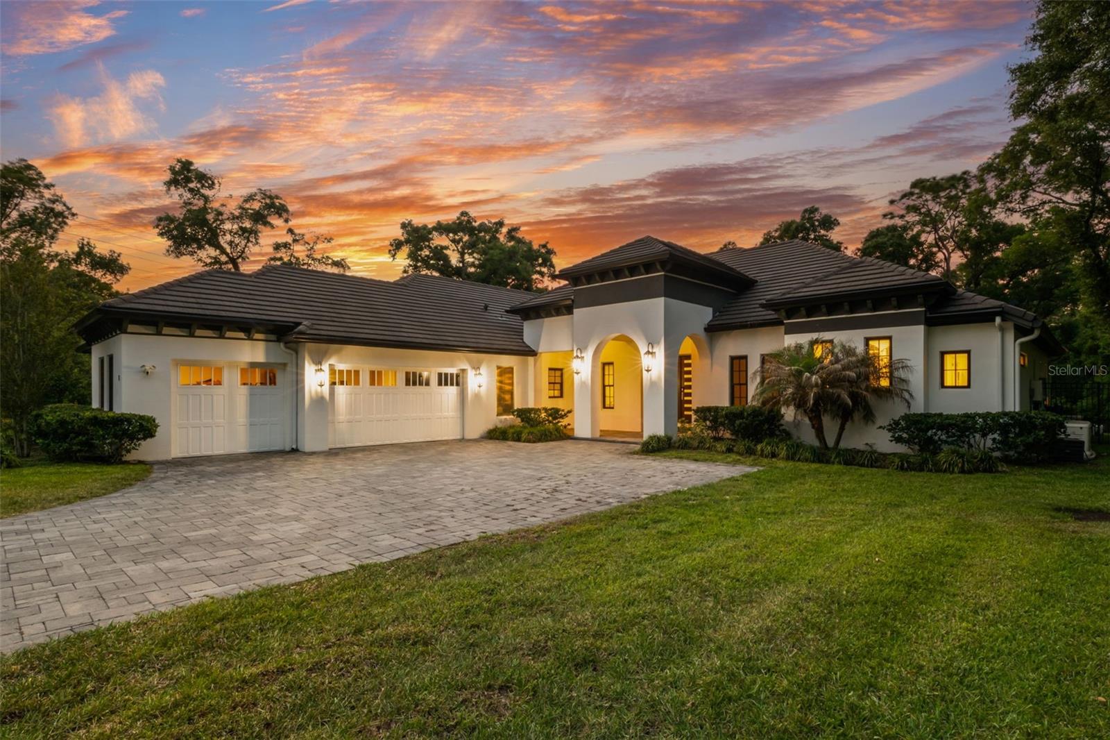 Single Family Residence in LONGWOOD, FL - Daniel Dourado