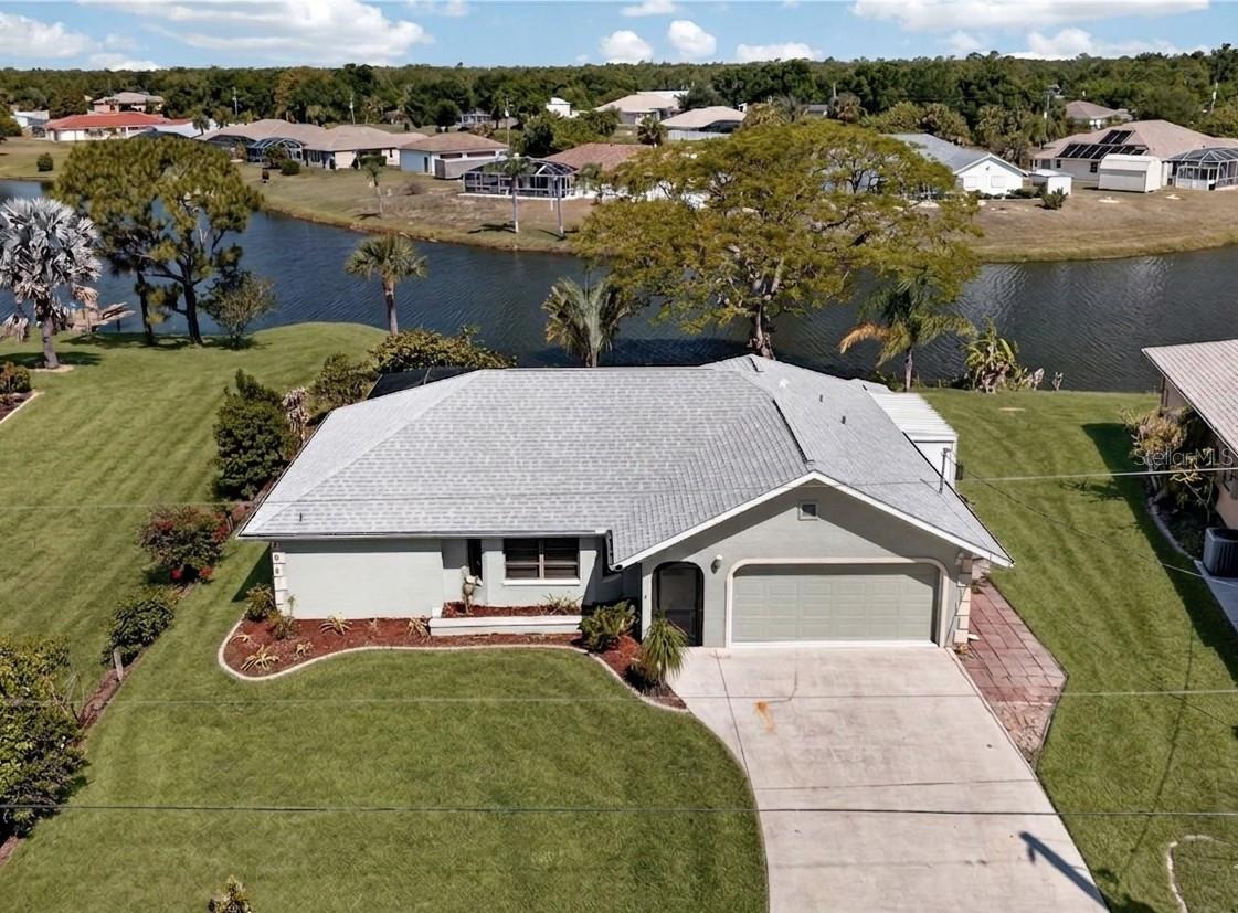 Single Family Residence em PORT CHARLOTTE, FL - Daniel Dourado
