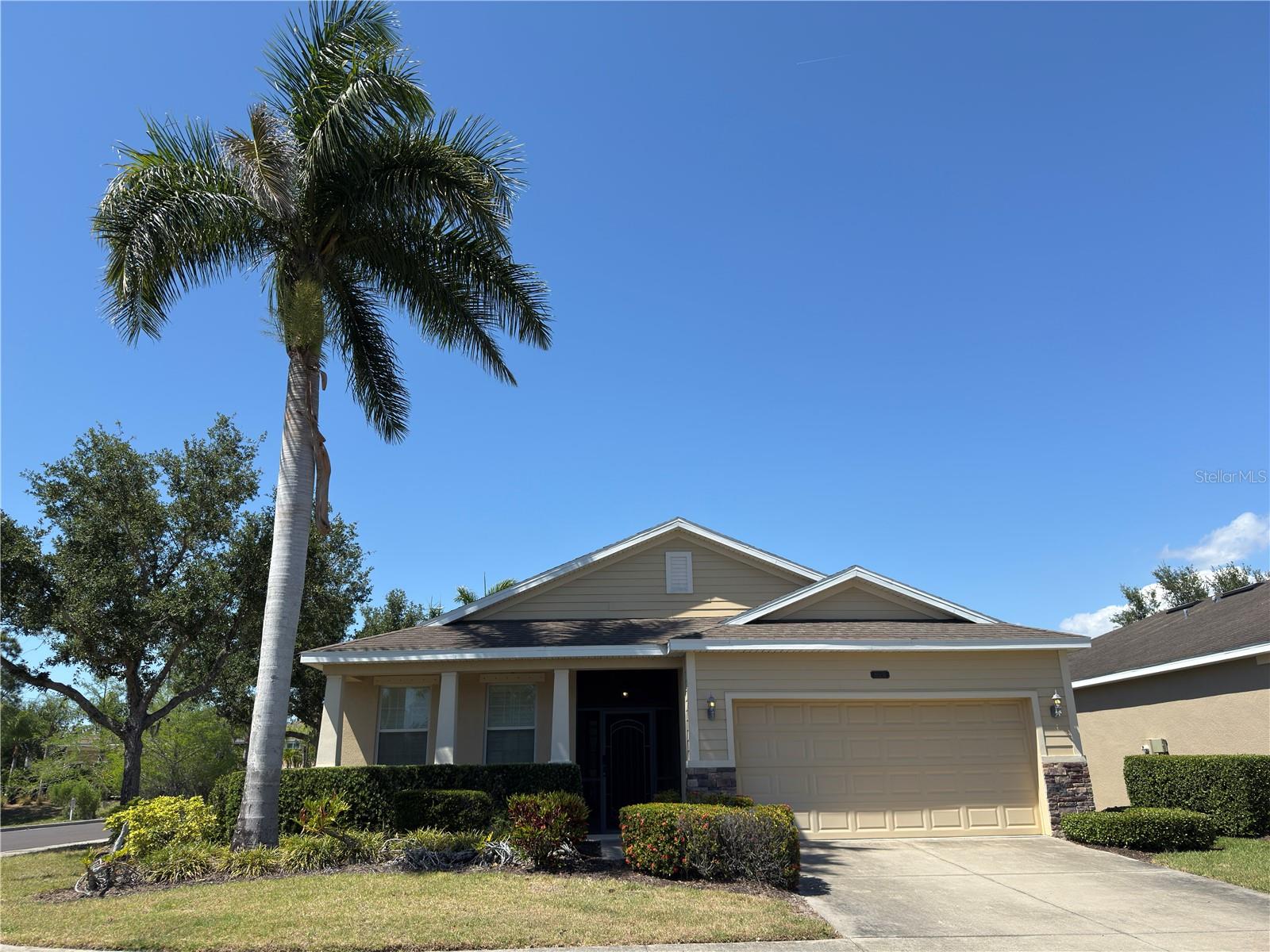 Single Family Residence in SARASOTA, FL - Daniel Dourado