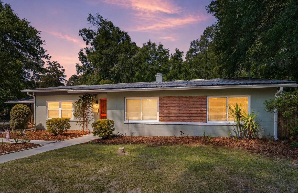 Single Family Residence in GAINESVILLE, FL - Daniel Dourado