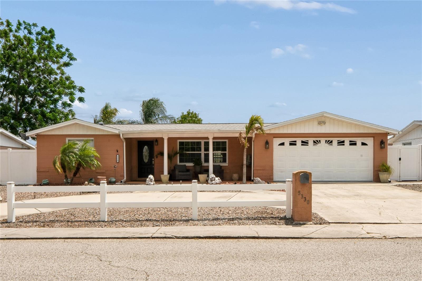 Single Family Residence in NEW PORT RICHEY, FL - Daniel Dourado