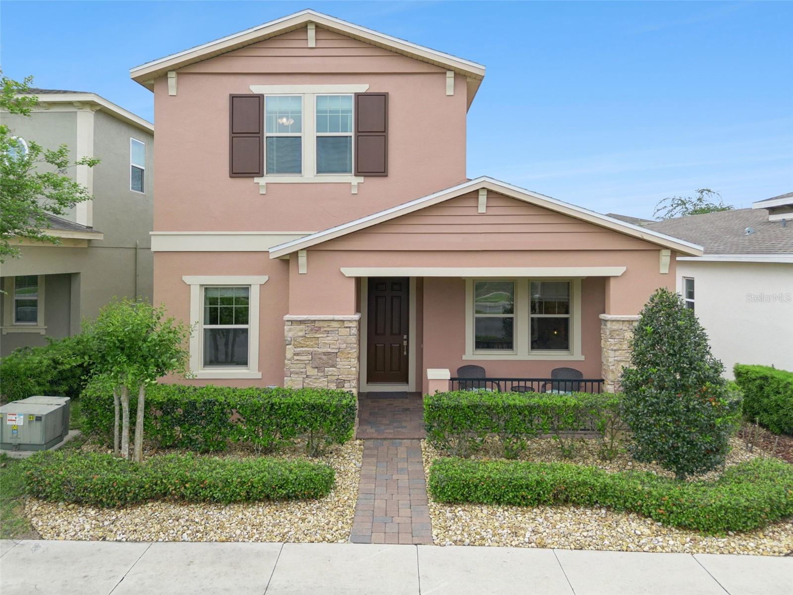 Single Family Residence in WINTER GARDEN, FL - Daniel Dourado