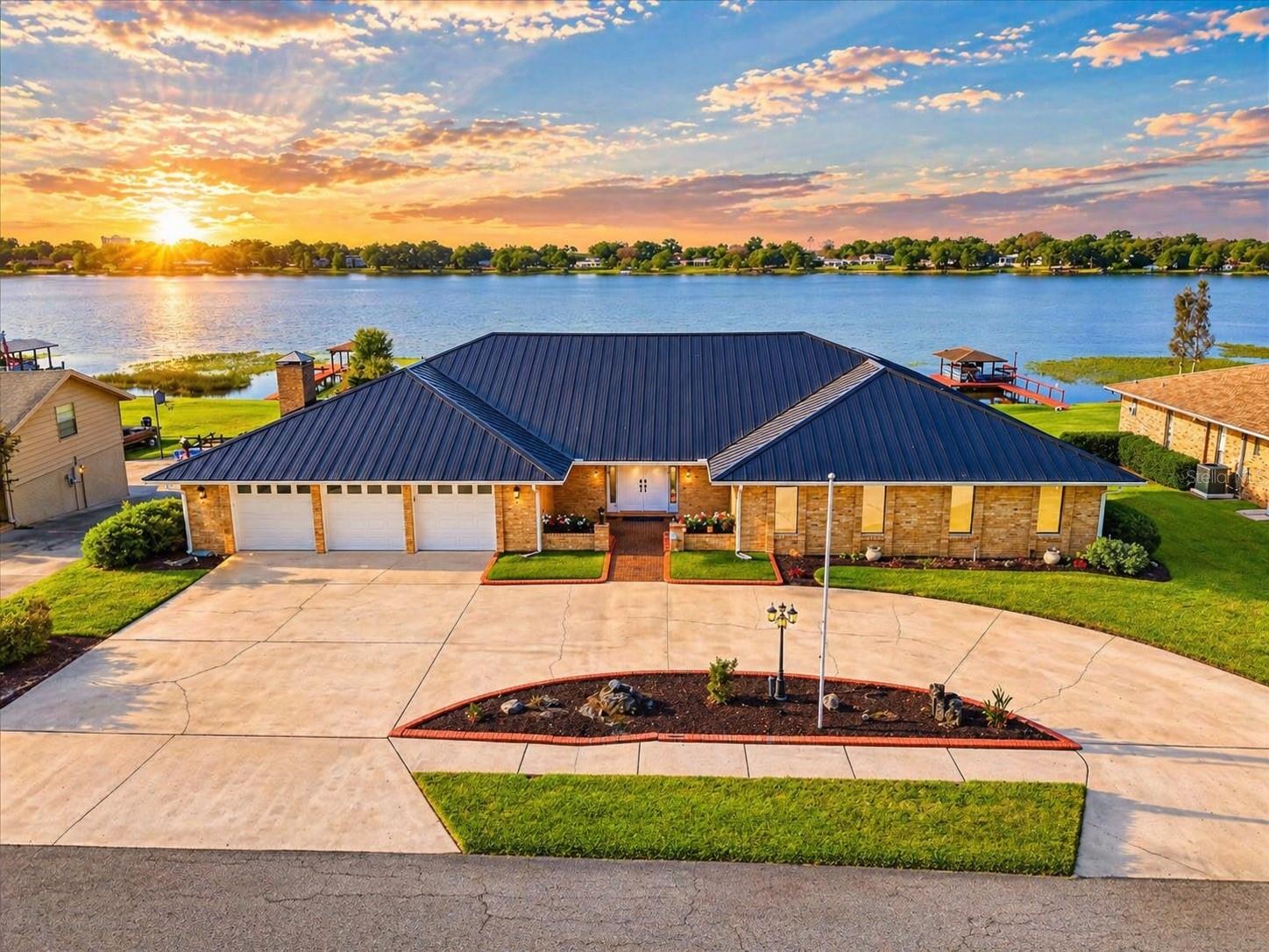 Single Family Residence in WINTER HAVEN, FL - Daniel Dourado