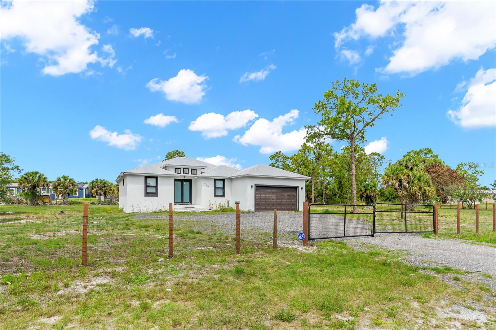 Single Family Residence in CLEWISTON, FL - Daniel Dourado