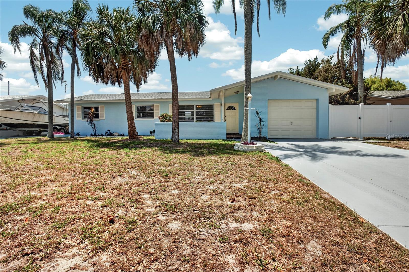 Single Family Residence in SEMINOLE, FL - Daniel Dourado
