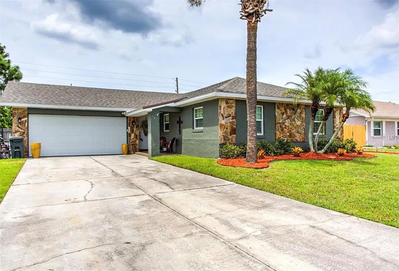 Single Family Residence in APOPKA, FL - Daniel Dourado