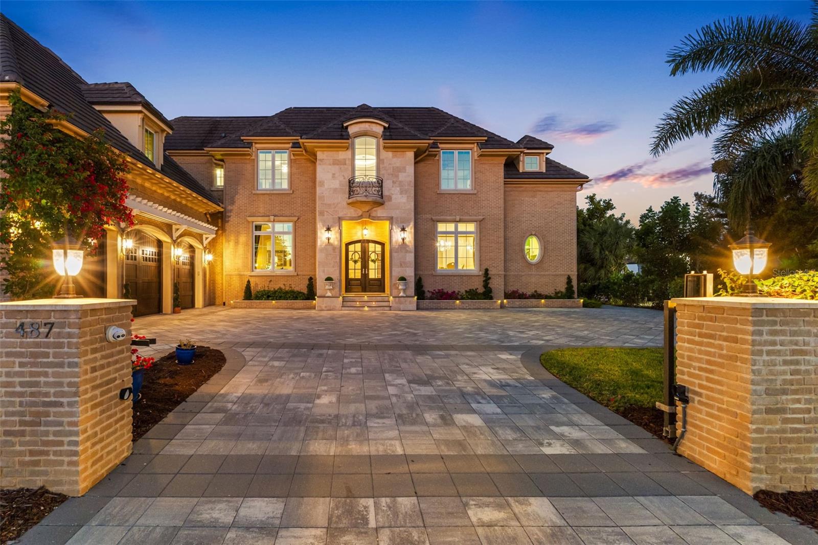 Single Family Residence in SARASOTA, FL - Daniel Dourado