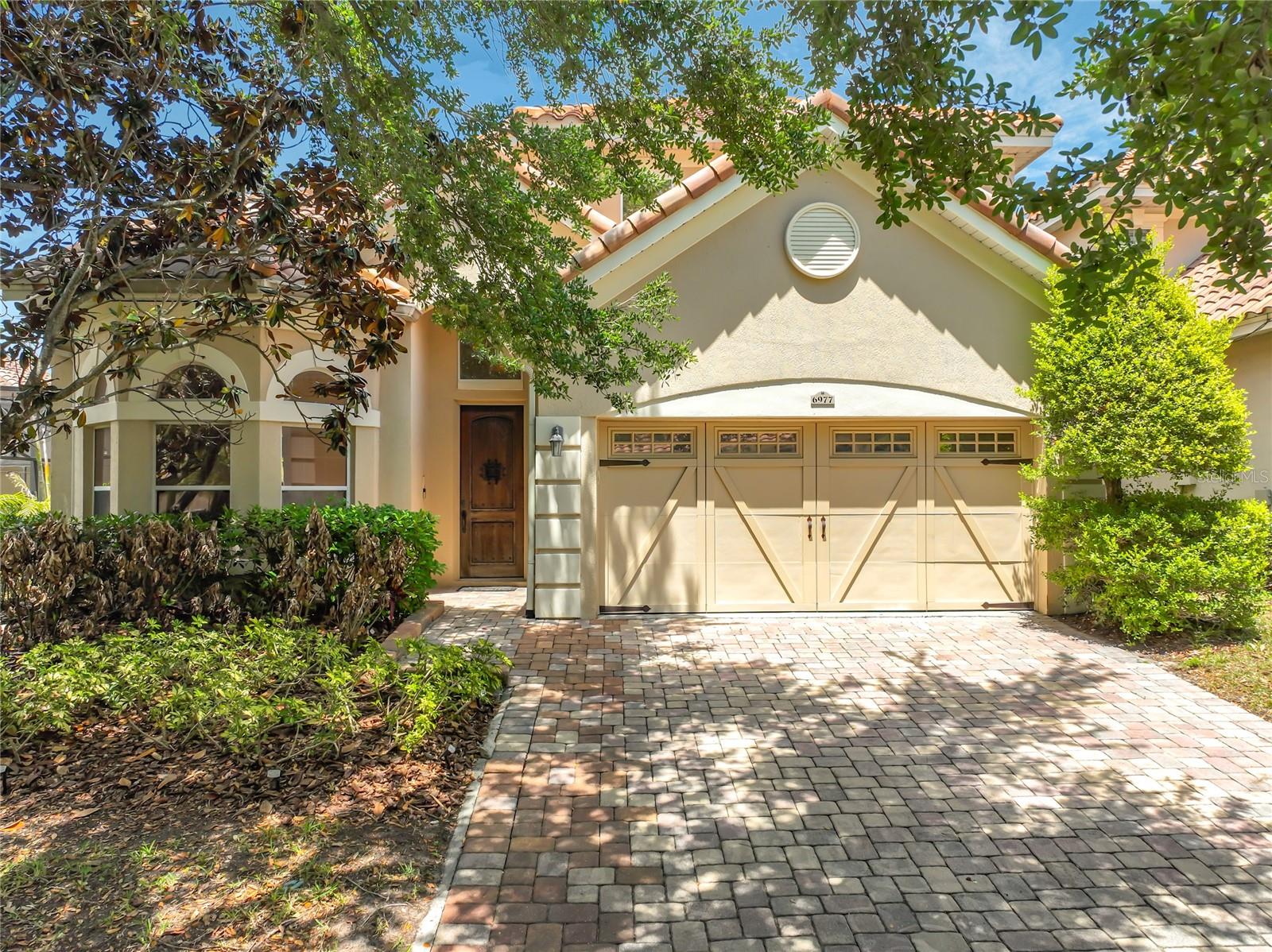 Single Family Residence in ORLANDO, FL - Daniel Dourado