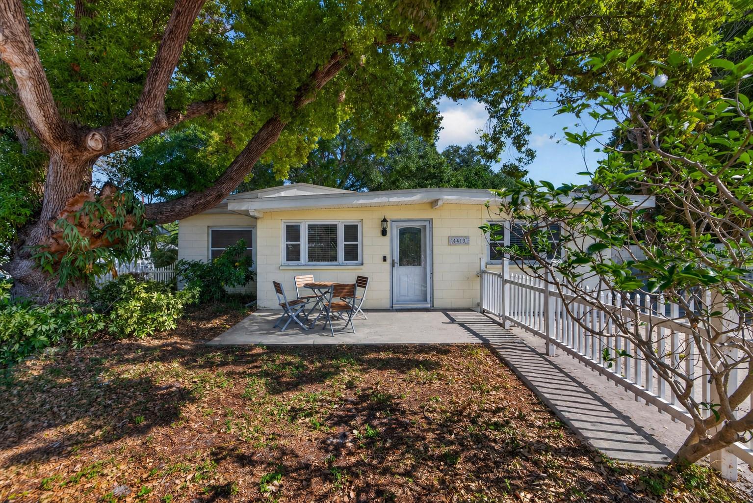 Single Family Residence in TAMPA, FL - Daniel Dourado