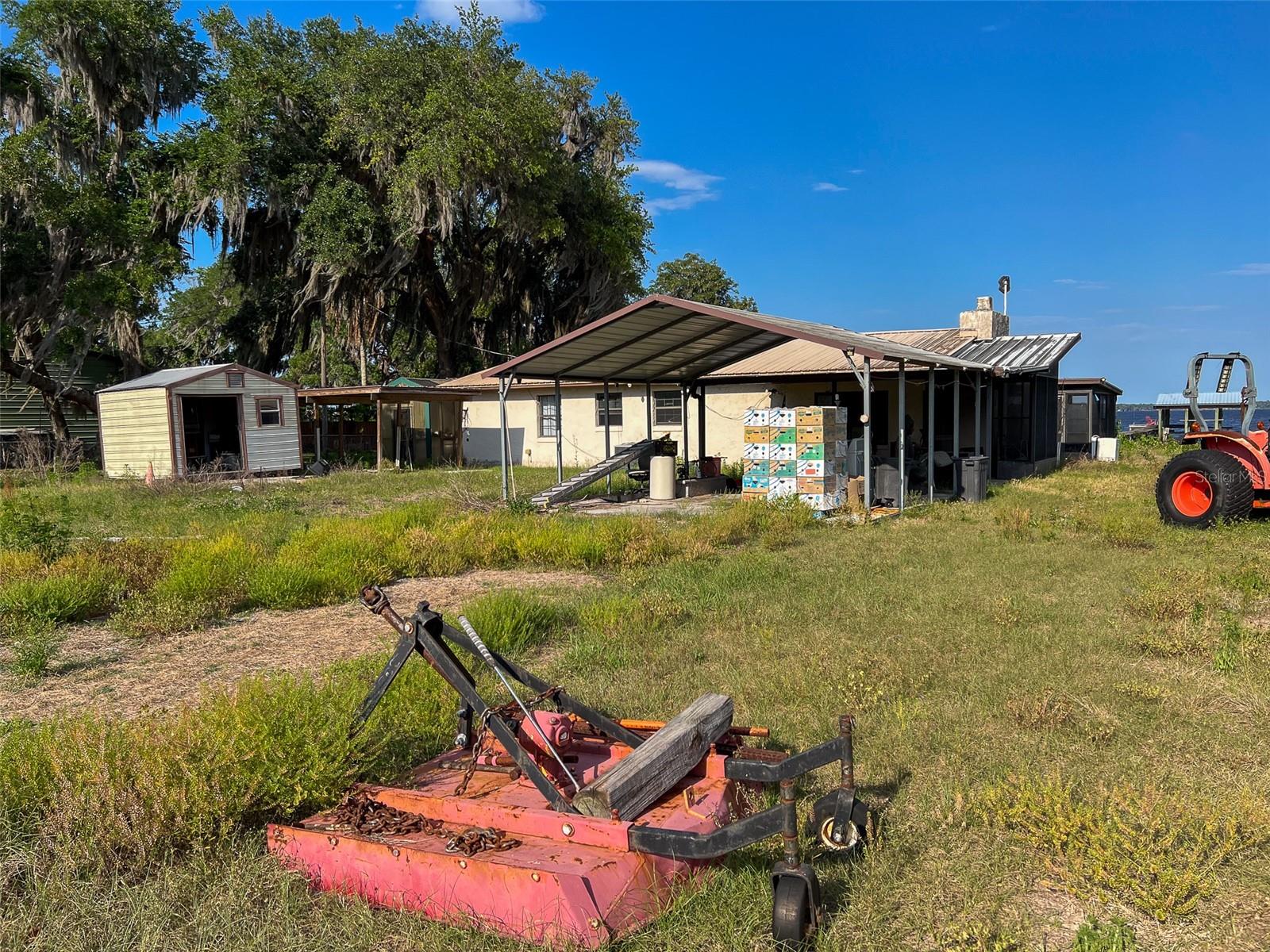 Single Family Residence in PALATKA, FL - Daniel Dourado
