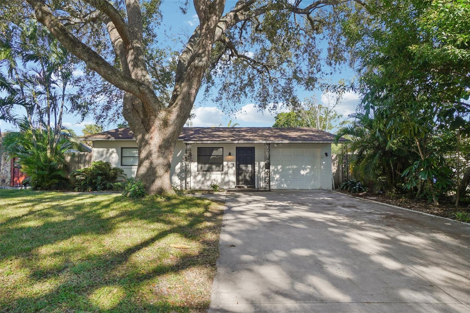 Single Family Residence em ST PETERSBURG, FL - Daniel Dourado