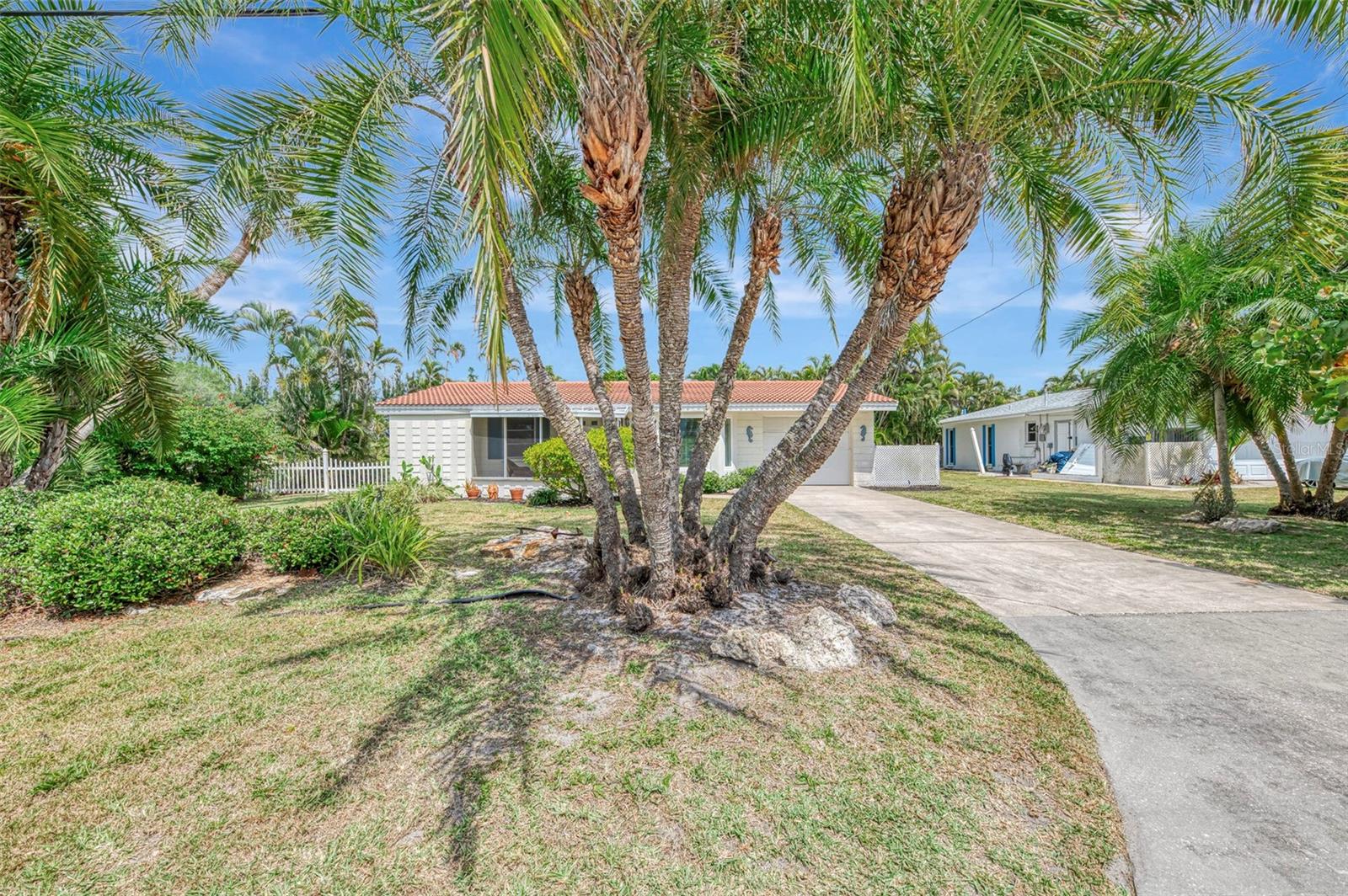 Single Family Residence in NOKOMIS, FL - Daniel Dourado
