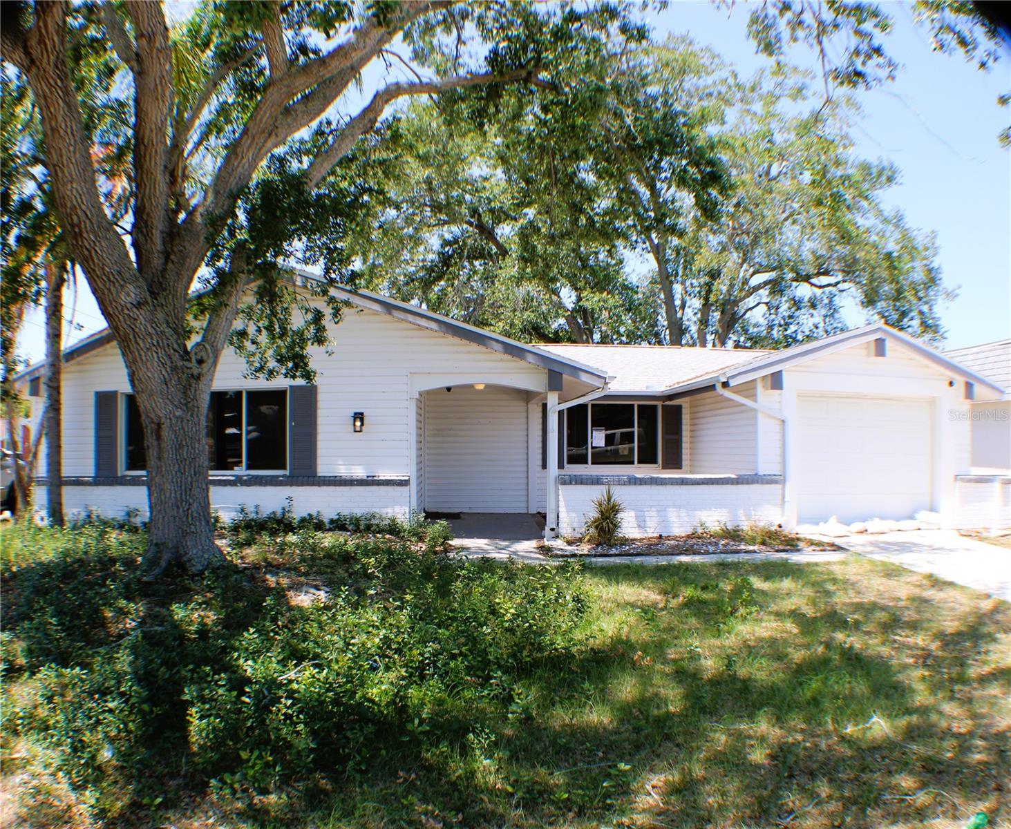 Single Family Residence in HOLIDAY, FL - Daniel Dourado