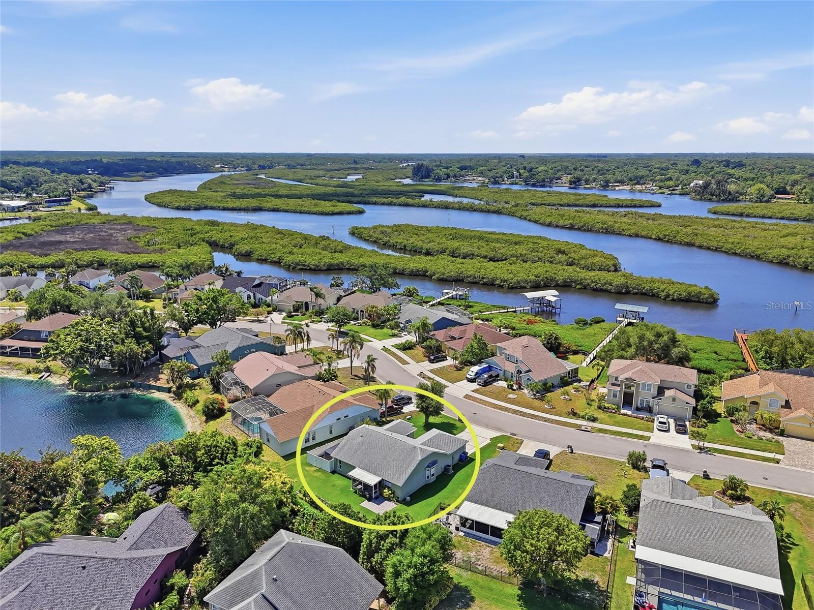 Single Family Residence in BRADENTON, FL - Daniel Dourado