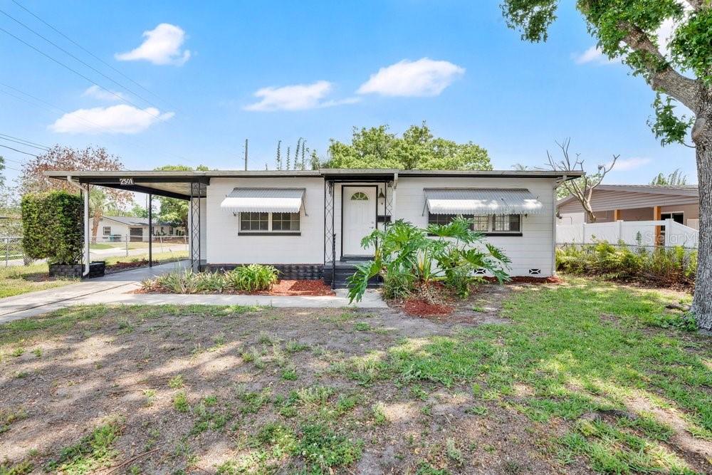 Single Family Residence in ORLANDO, FL - Daniel Dourado