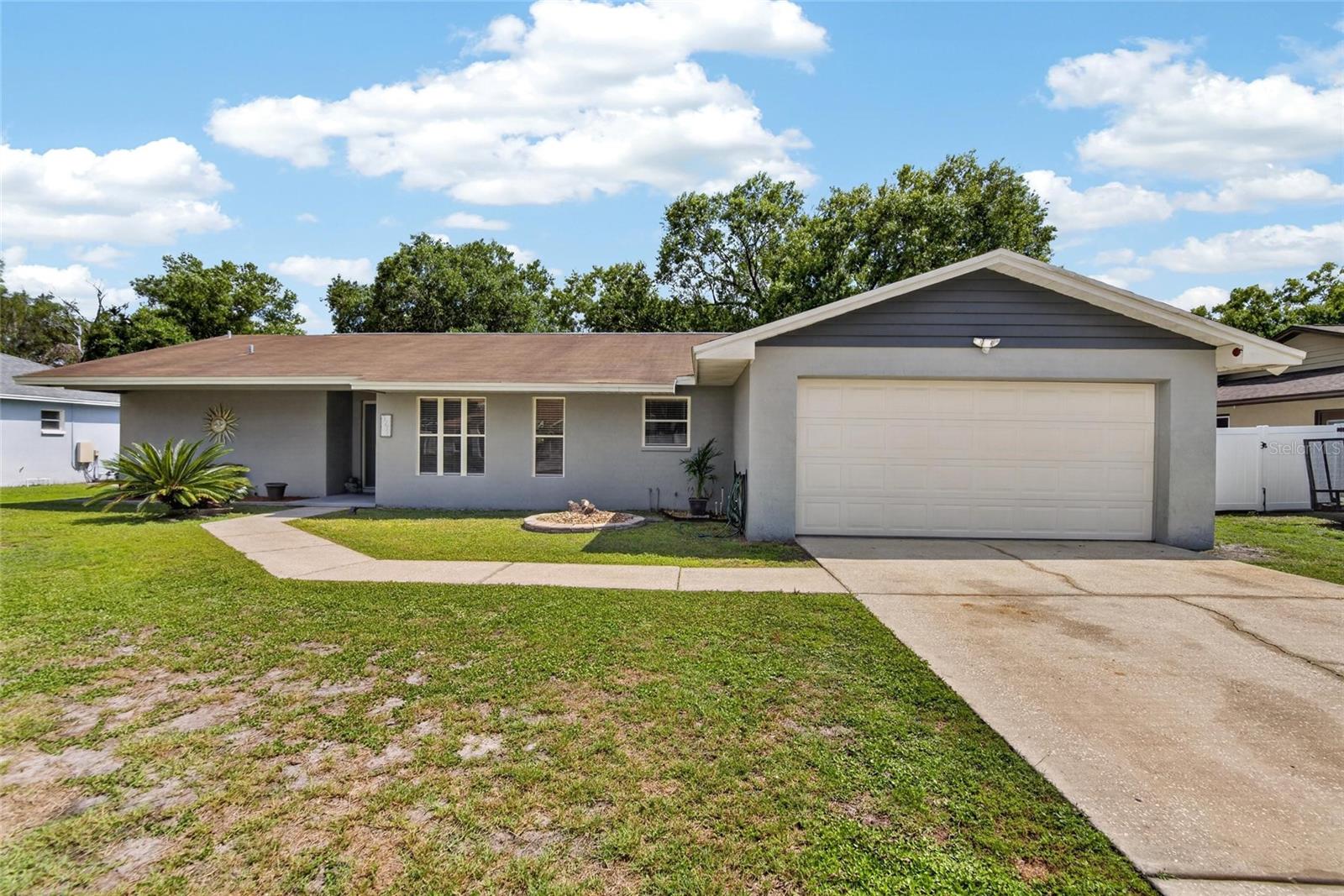 Single Family Residence in MULBERRY, FL - Daniel Dourado