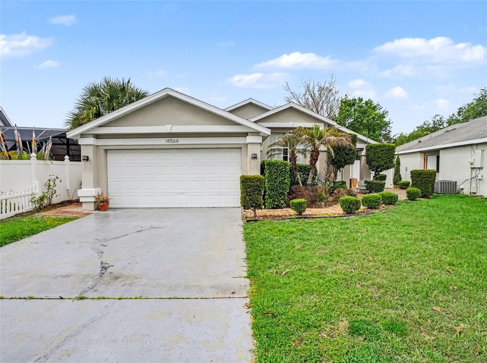 Single Family Residence in ORLANDO, FL - Daniel Dourado