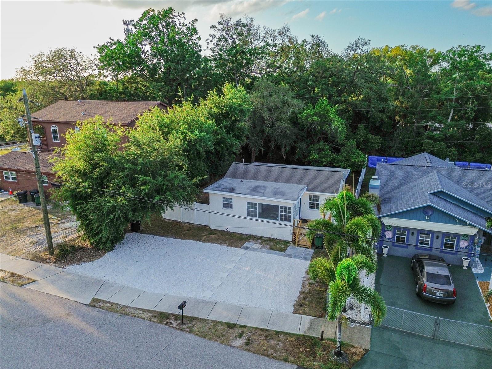 Single Family Residence in SAFETY HARBOR, FL - Daniel Dourado