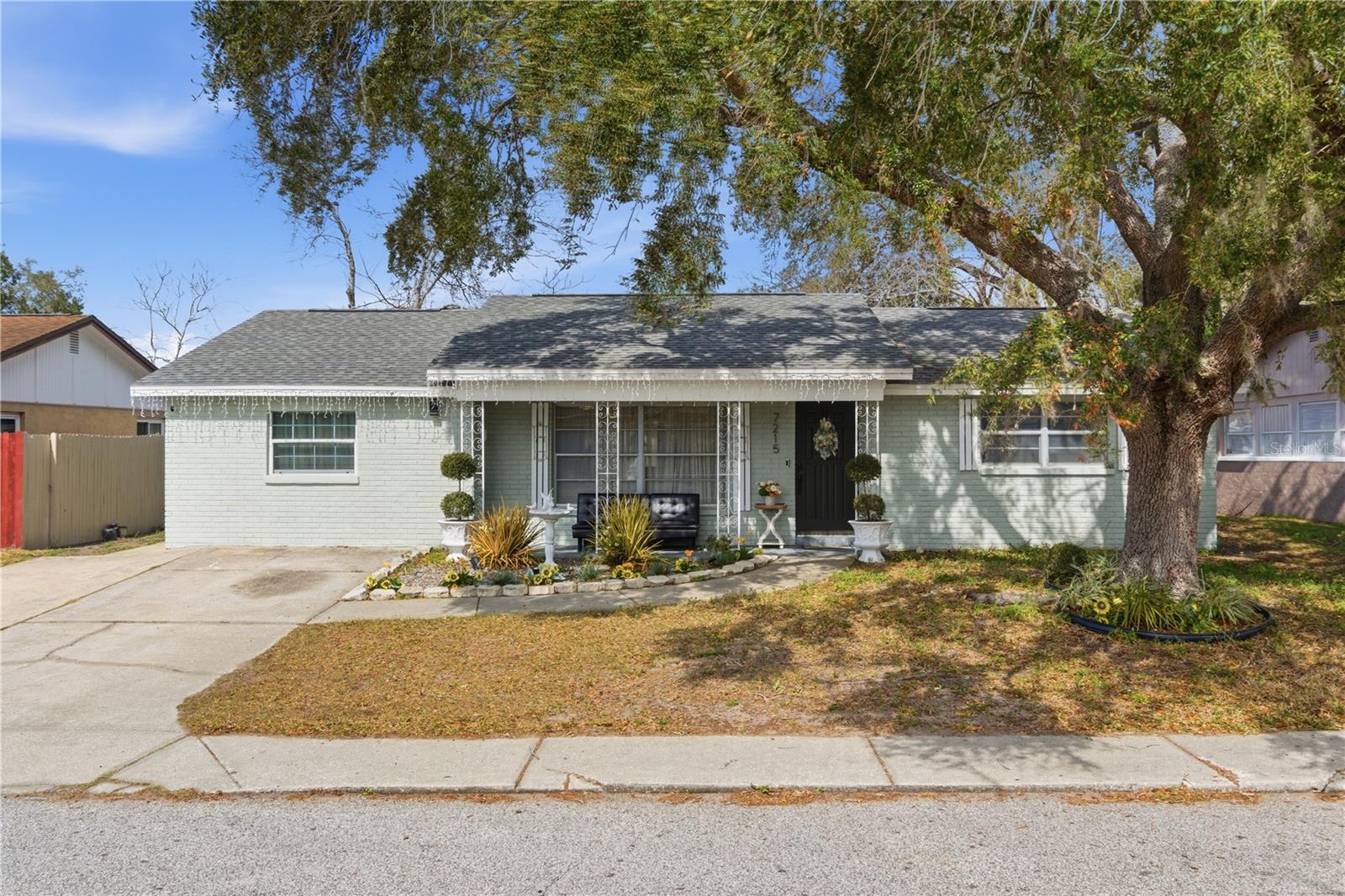 Single Family Residence in PORT RICHEY, FL - Daniel Dourado