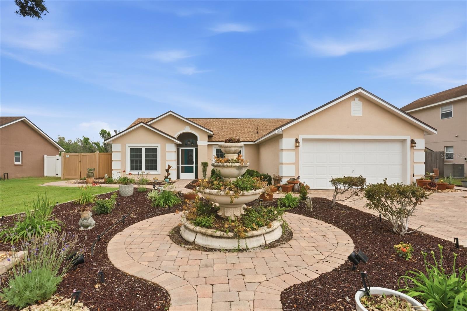 Single Family Residence in DAVENPORT, FL - Daniel Dourado