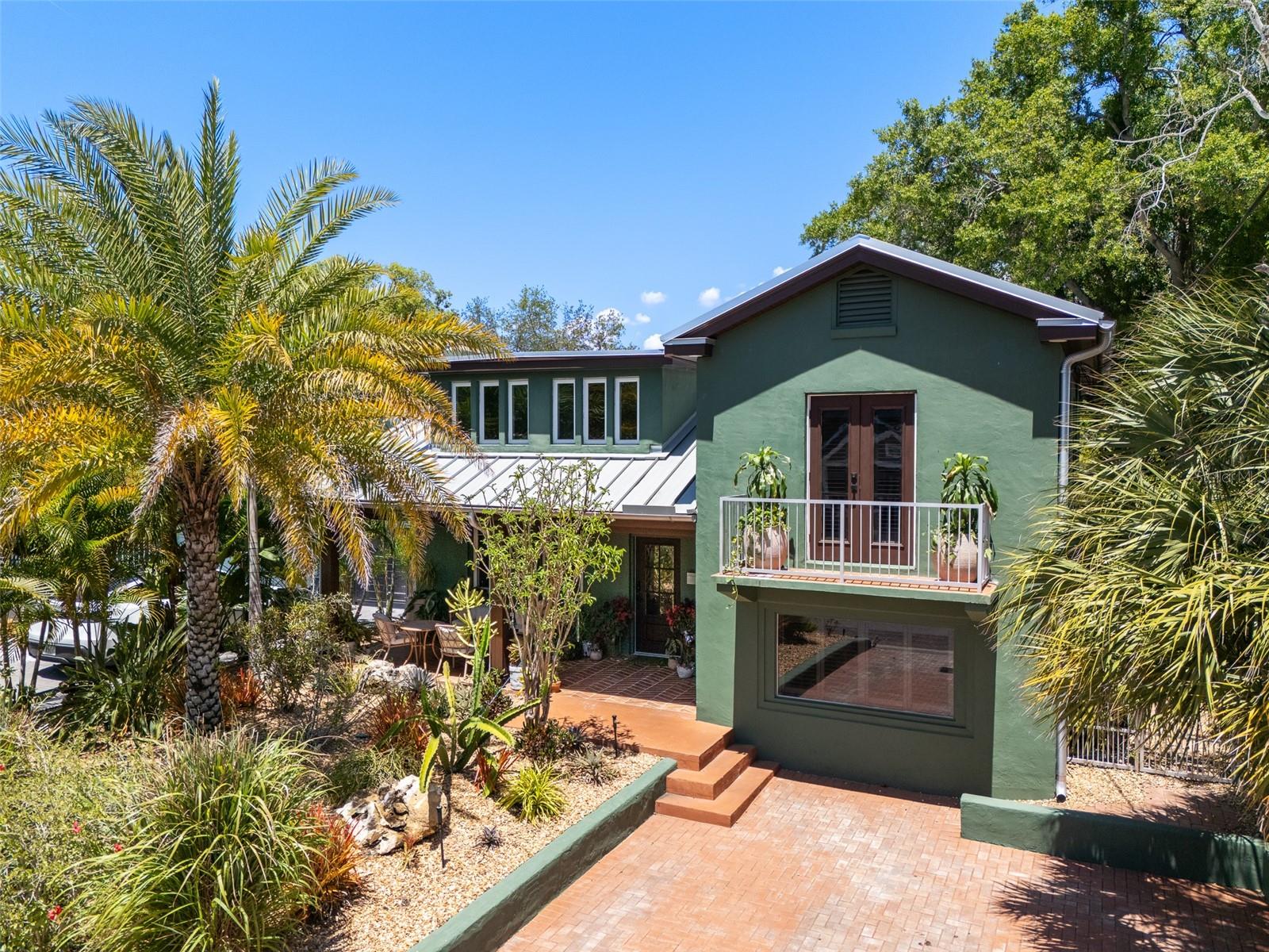 Single Family Residence in TAMPA, FL - Daniel Dourado