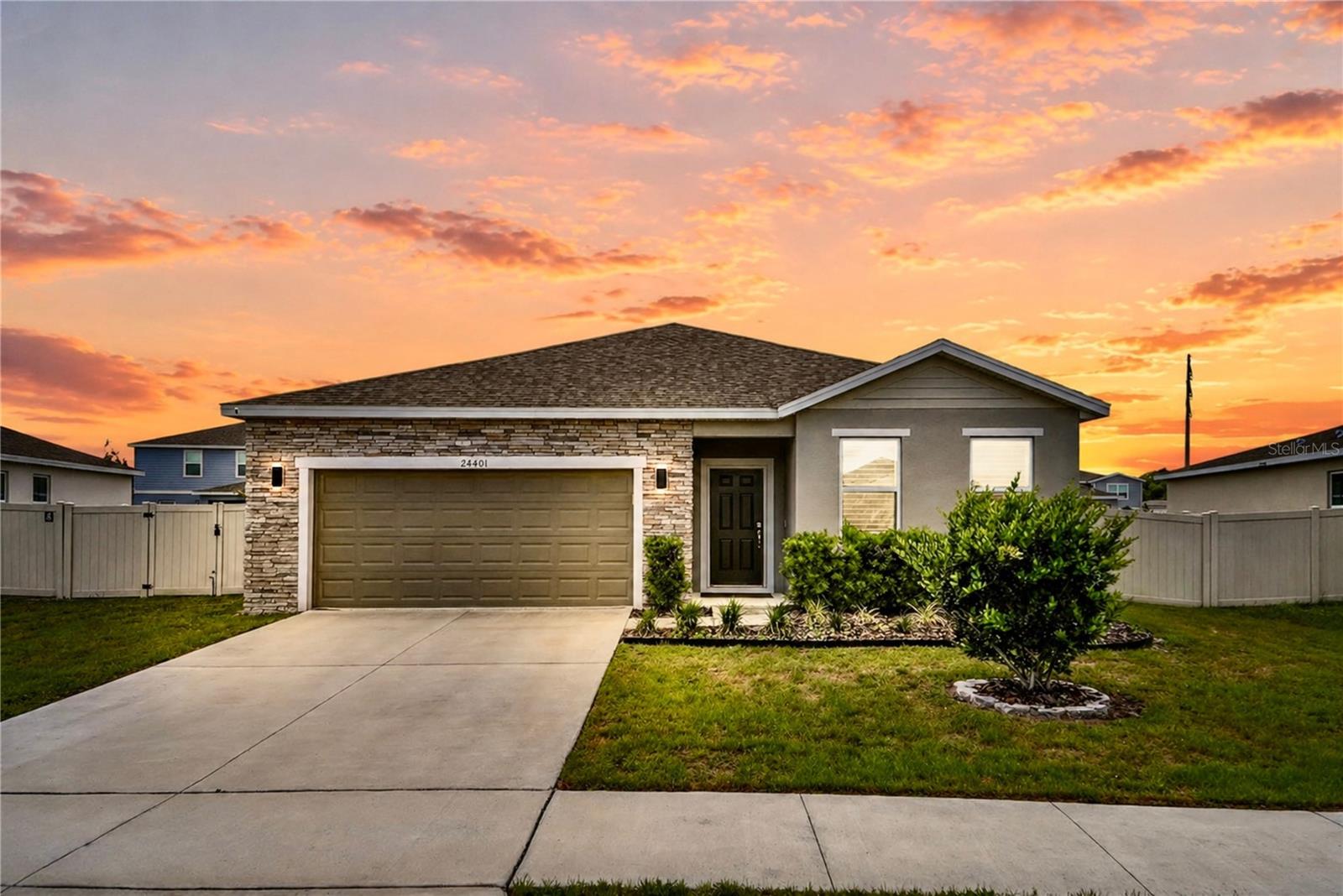 Single Family Residence in SORRENTO, FL - Daniel Dourado
