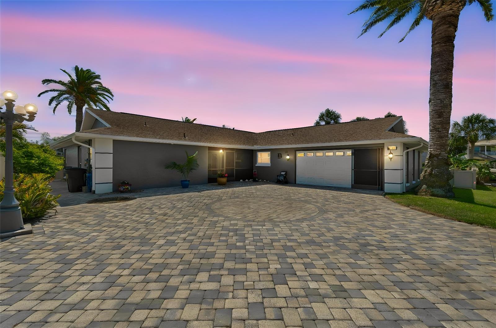 Single Family Residence in HUDSON, FL - Daniel Dourado