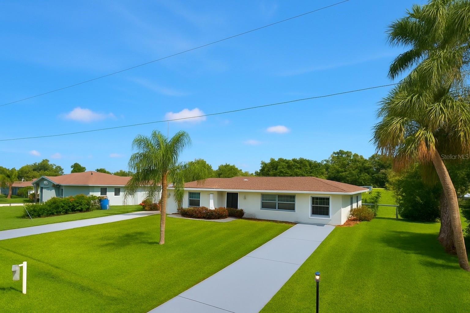 Single Family Residence em FORT MYERS, FL - Daniel Dourado