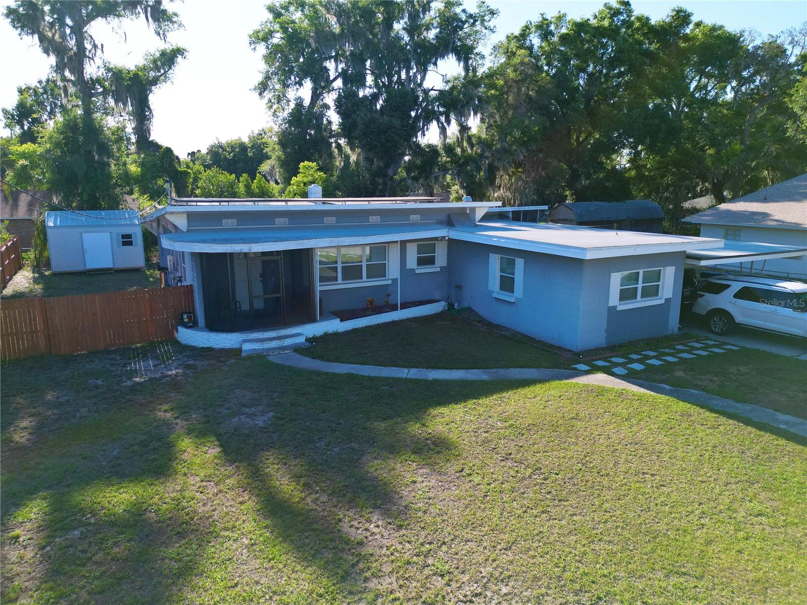 Single Family Residence in WINTER HAVEN, FL - Daniel Dourado