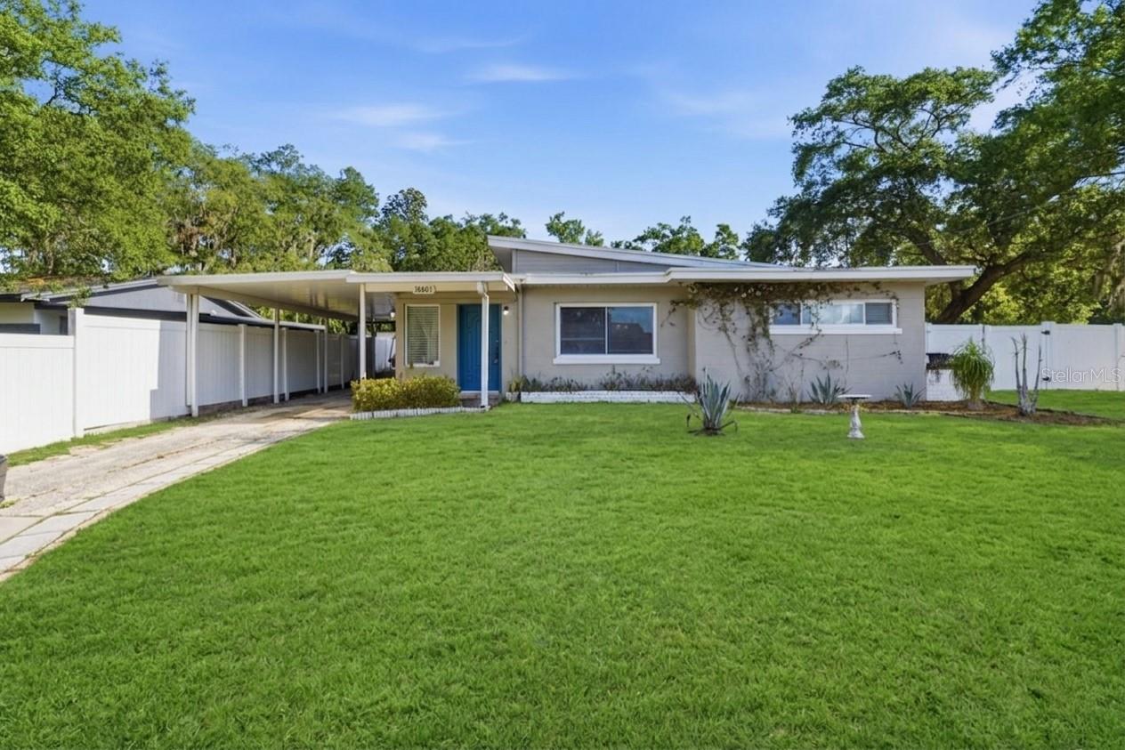Single Family Residence in TAMPA, FL - Daniel Dourado