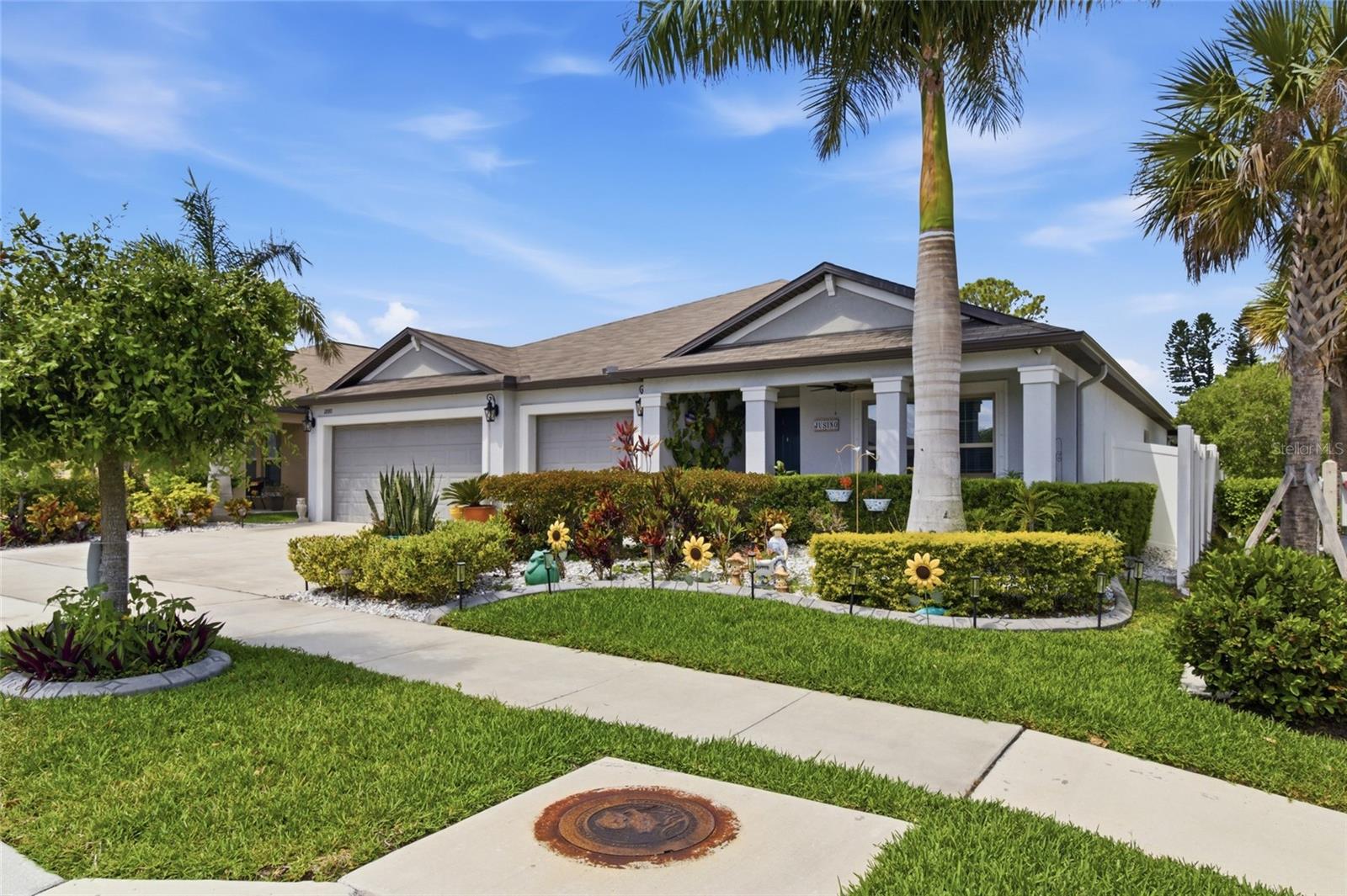 Single Family Residence in RUSKIN, FL - Daniel Dourado