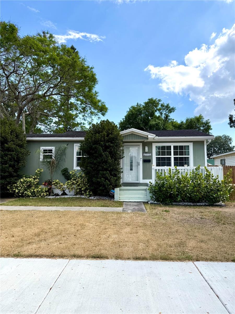 Single Family Residence em ST PETERSBURG, FL - Daniel Dourado