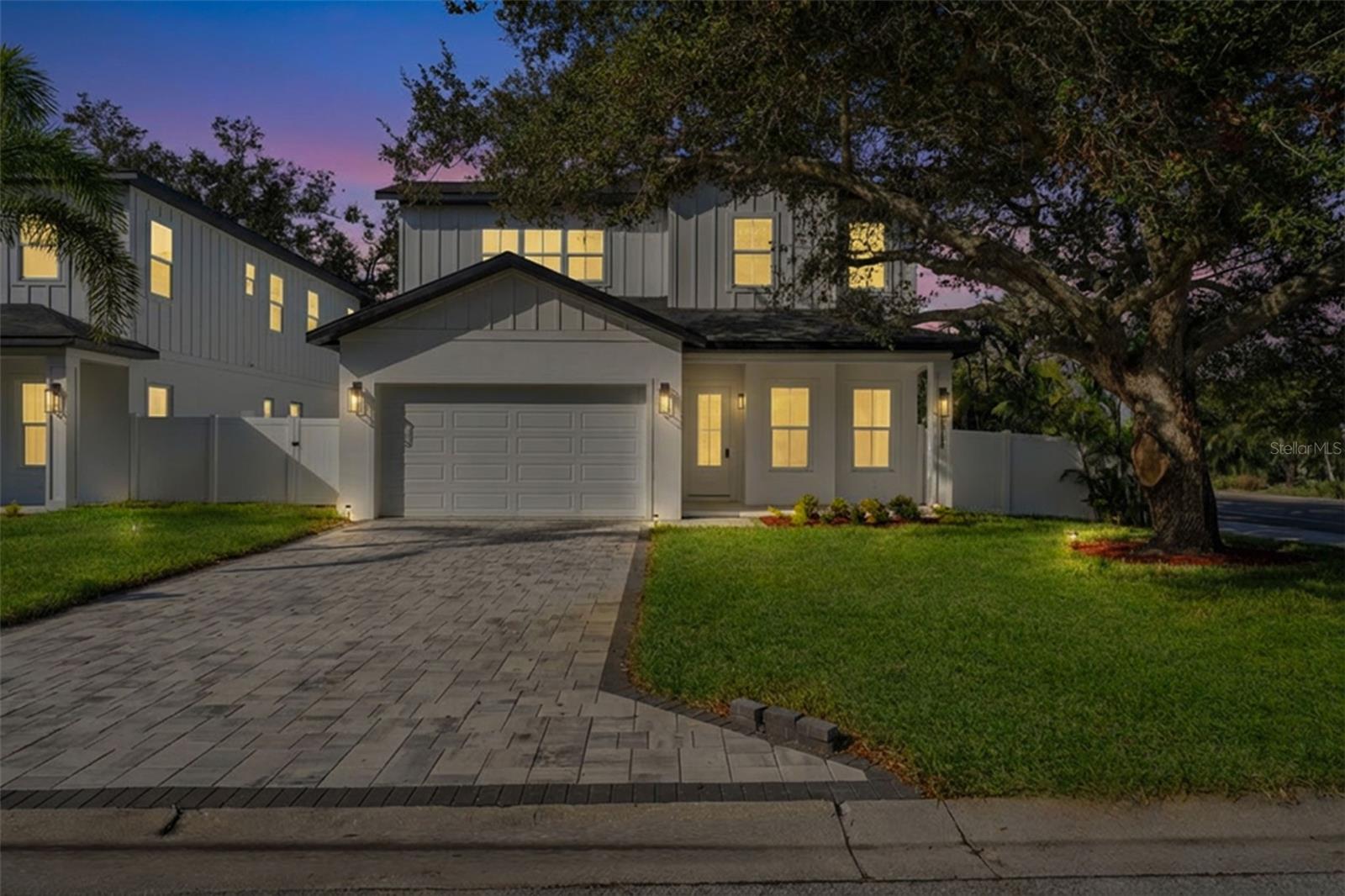 Single Family Residence in SEMINOLE, FL - Daniel Dourado