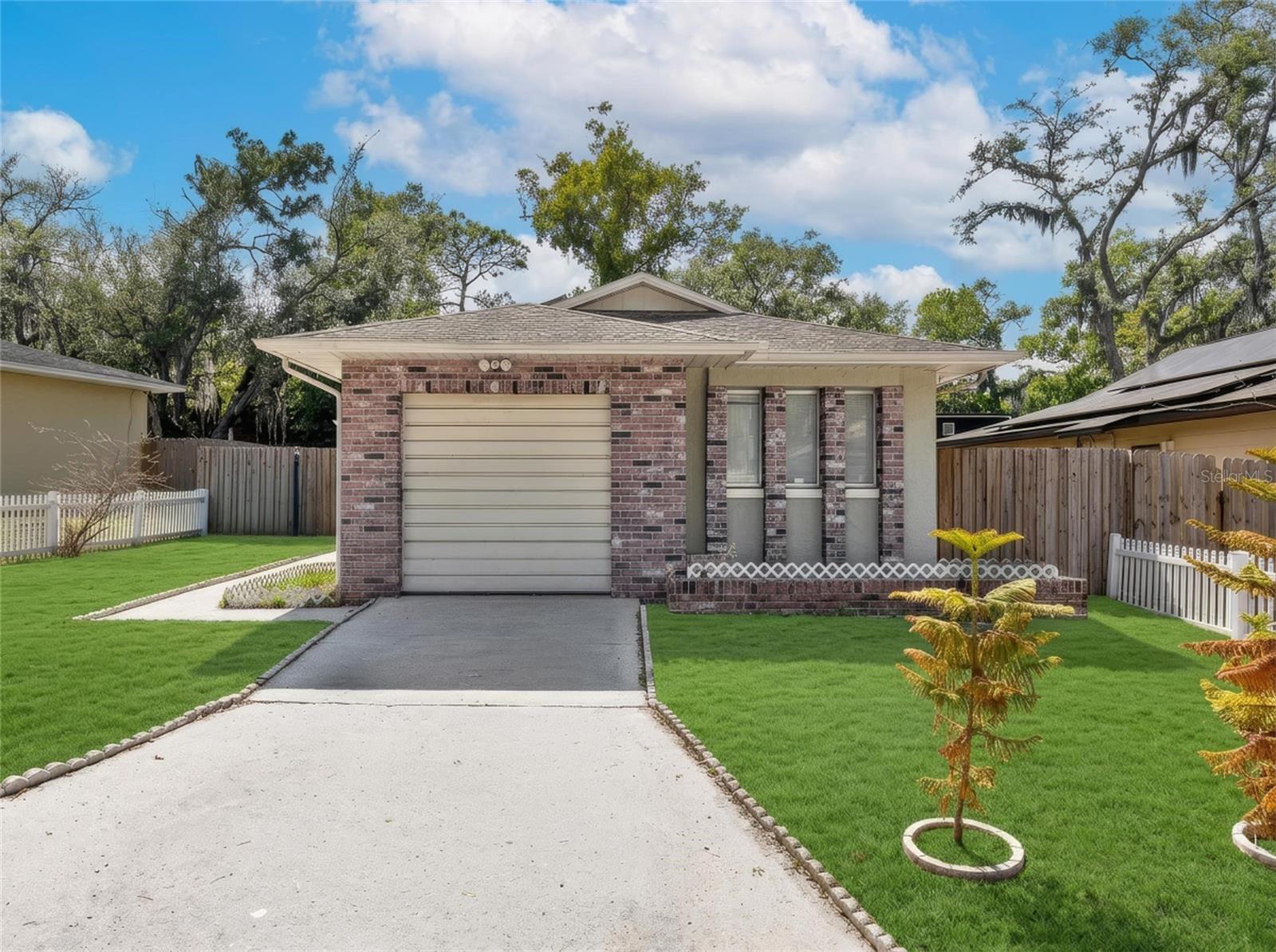 Single Family Residence in ORLANDO, FL - Daniel Dourado